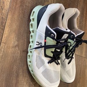 On cloud Cloud Stratus